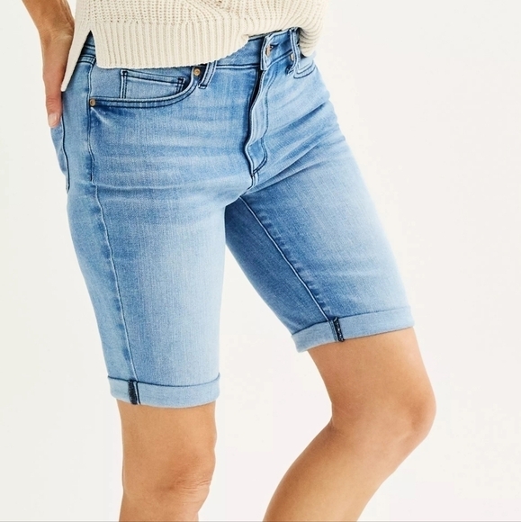 Universal Thread Lightwash Plus Size Rolled Hem Shorts - Picture 1 of 10